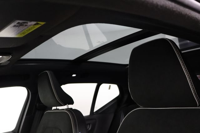 Used 2022 Volvo XC40 P8 Recharge Ultimate AWD/4WD image 17