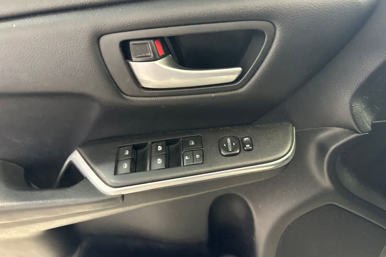 Used 2016 Toyota Camry SE FWD image 15