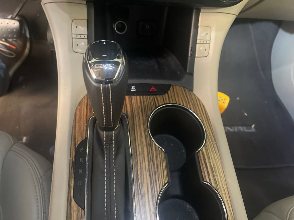 Used 2019 GMC Acadia Denali w/ Technology Package FWD image 10
