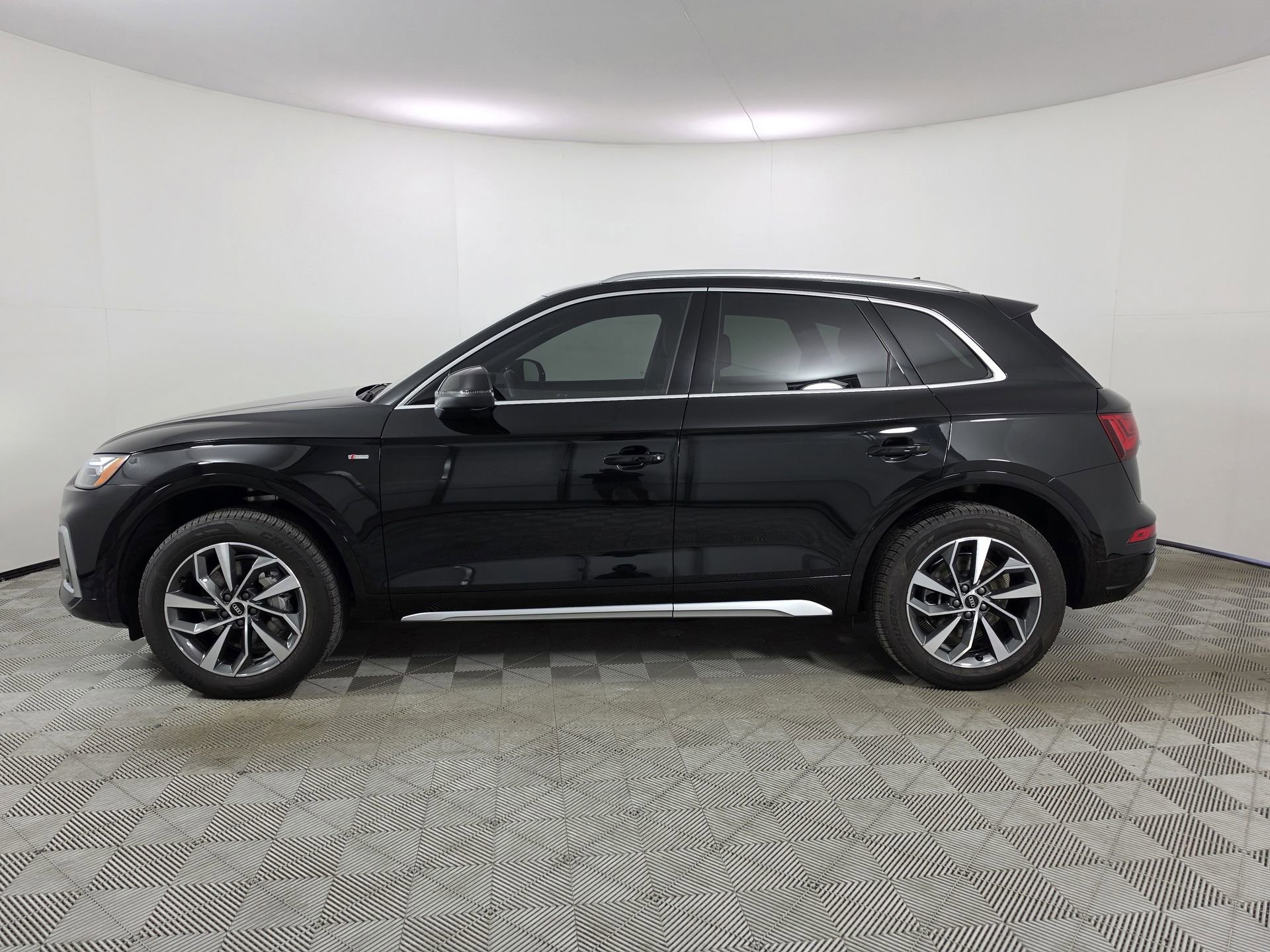 Certified 2023 Audi Q5 2.0T Premium Plus w/ Premium Plus Package AWD/4WD image 4