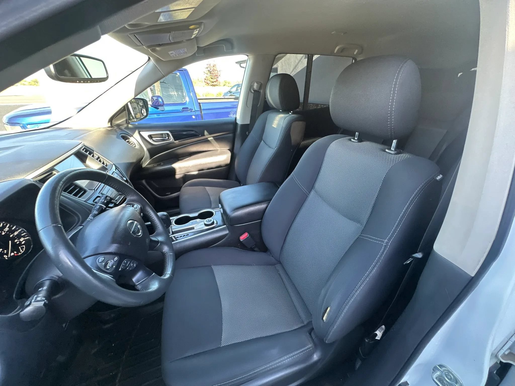 Used 2018 Nissan Pathfinder SV AWD/4WD image 35