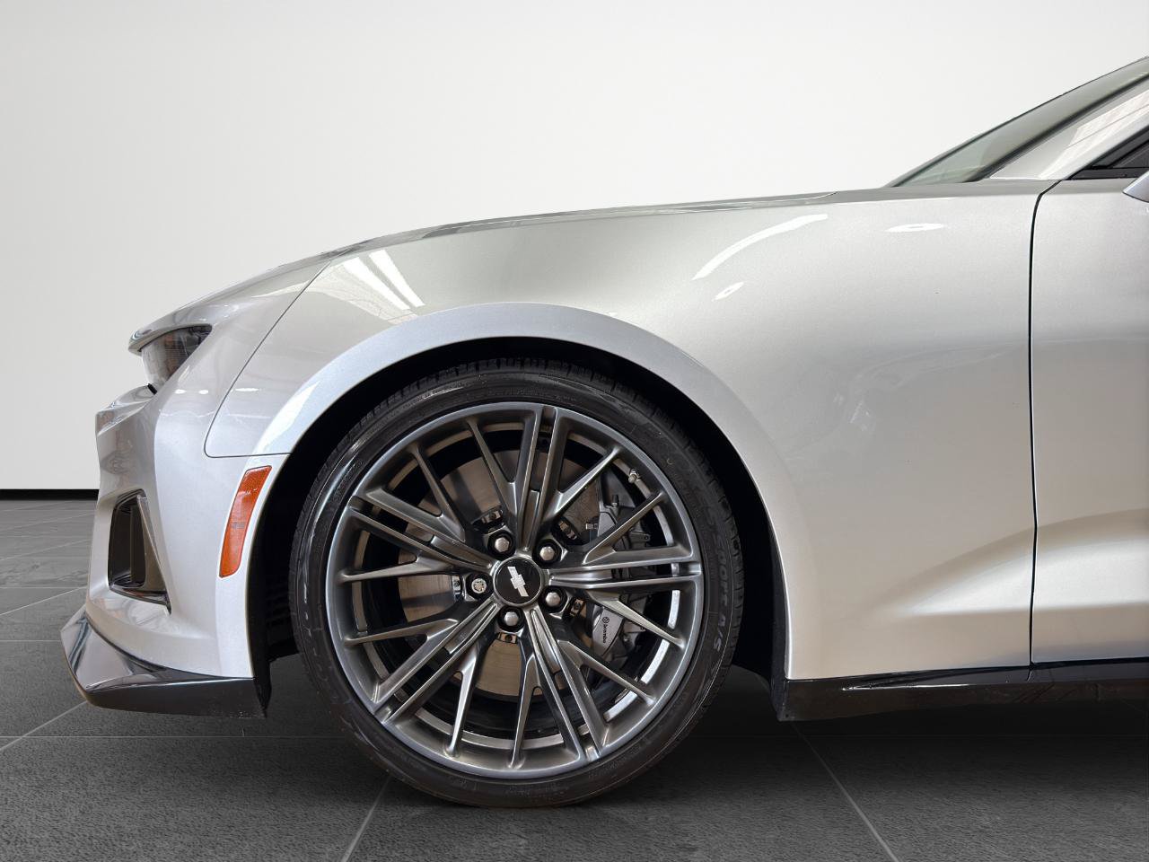 Used 2018 Chevrolet Camaro ZL1 RWD image 2