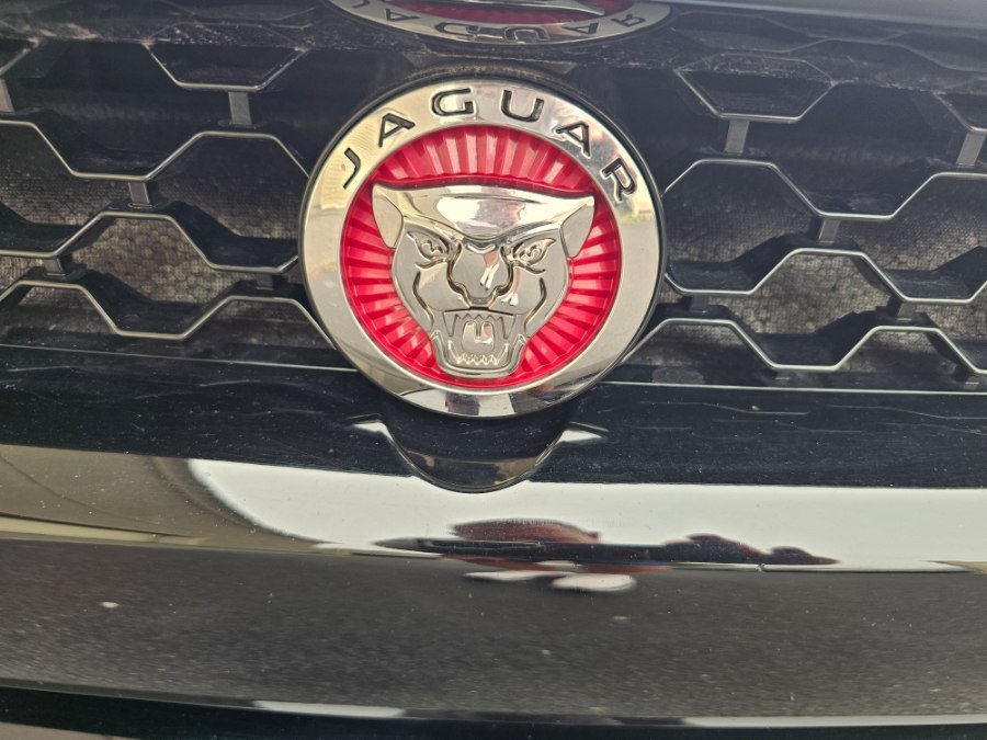 Used 2016 Jaguar F-TYPE R AWD/4WD image 28