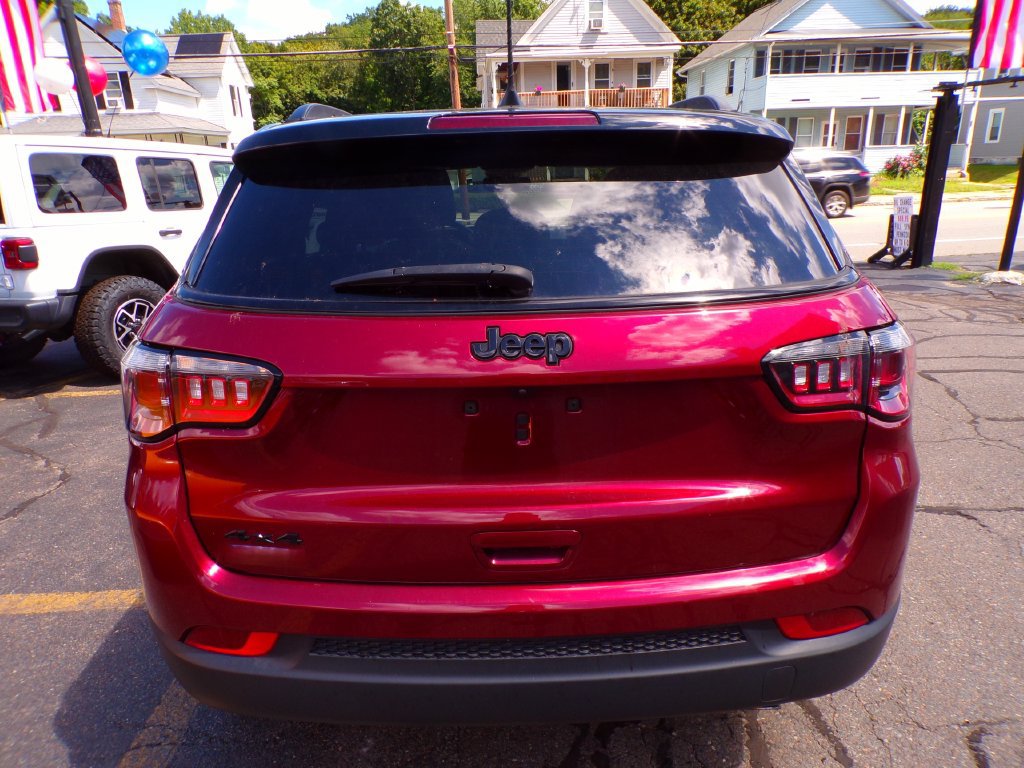 Used 2022 Jeep Compass Latitude w/ Sun and Sound Group AWD/4WD image 9