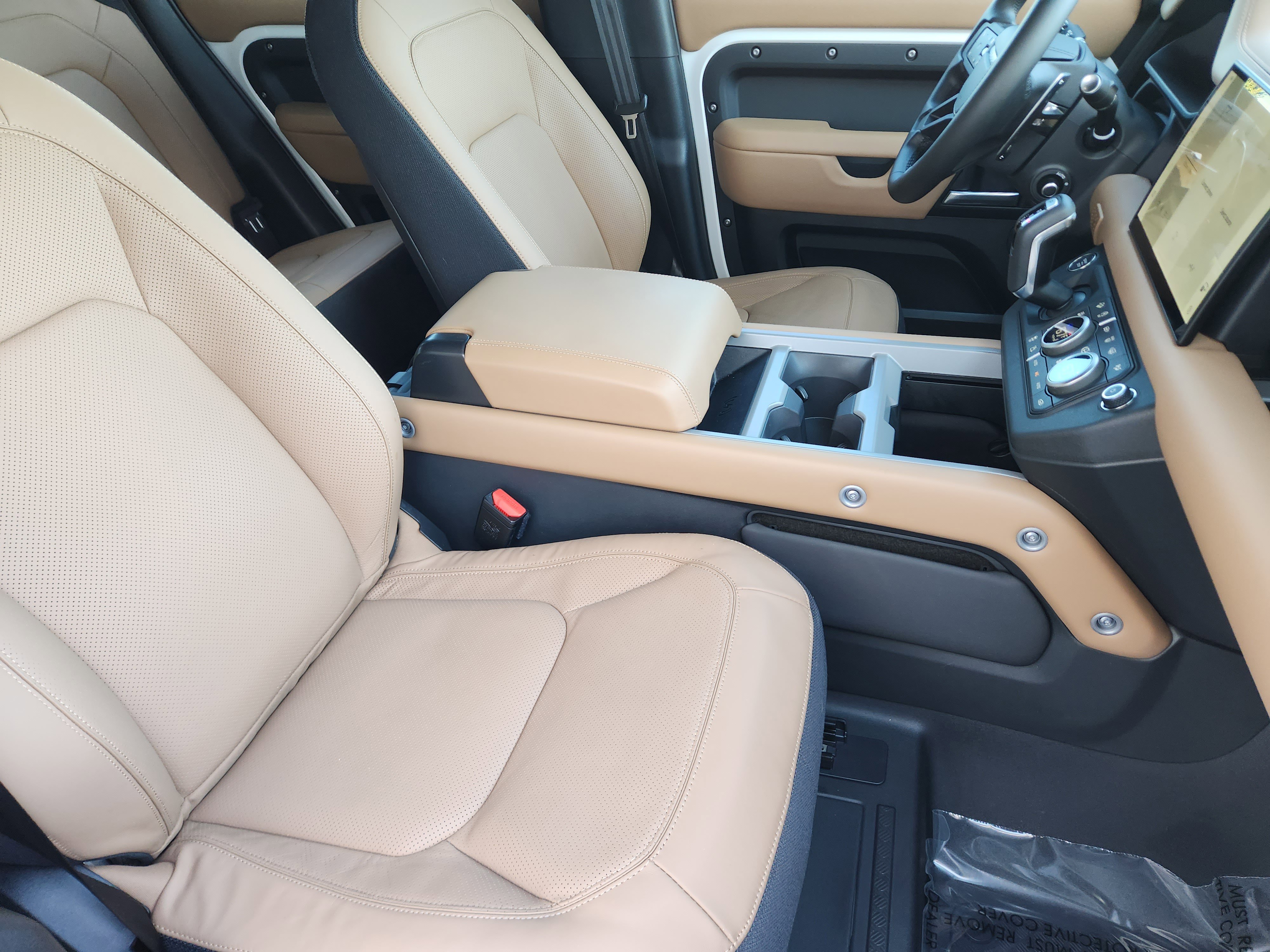 Certified 2025 Land Rover Defender 110 V8 image 15