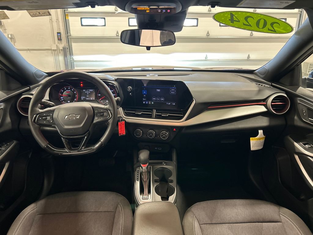 Used 2024 Chevrolet Trax RS w/ Driver Confidence Package image 28