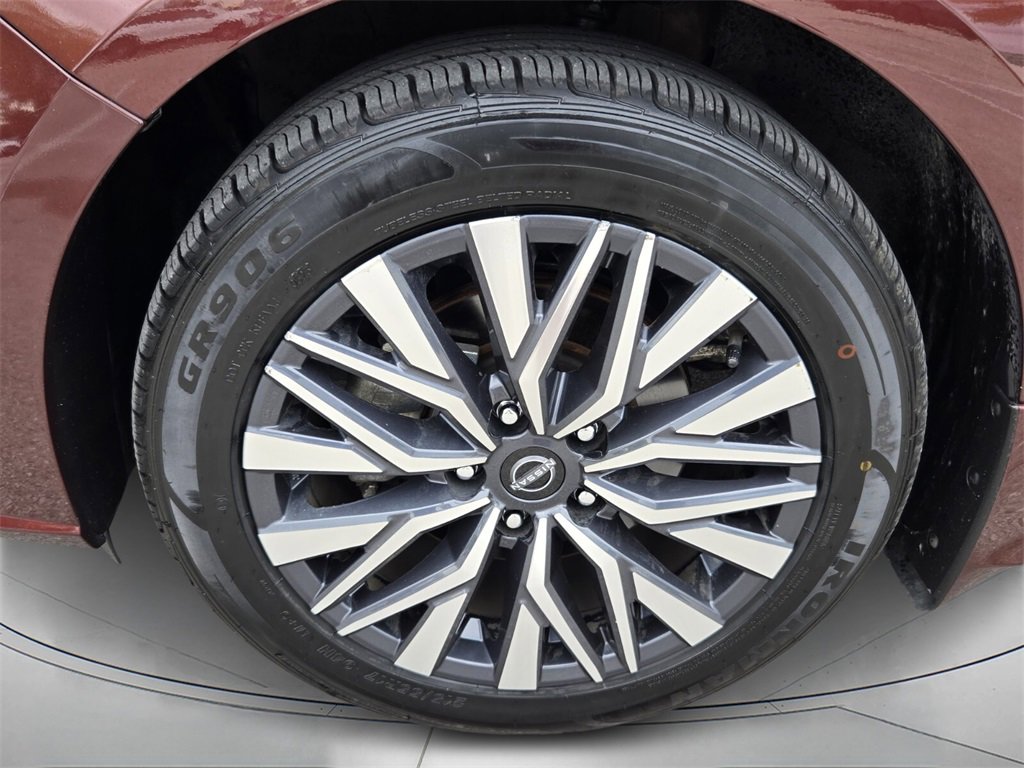 Used 2023 Nissan Altima 2.5 SV image 9