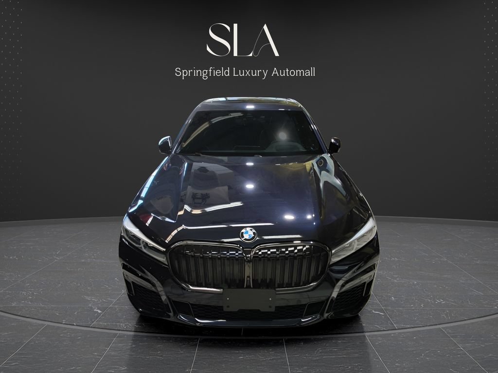 Used 2022 BMW 740i xDrive w/ M Sport Package AWD/4WD image 3