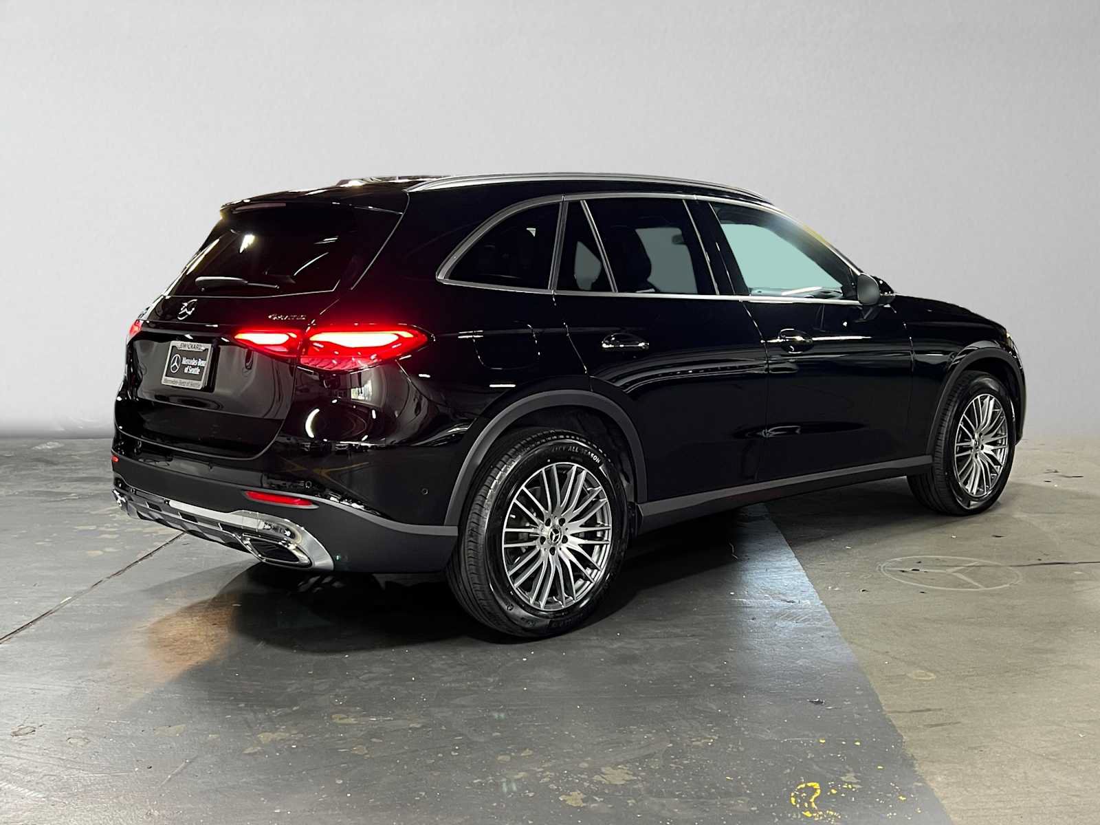 Used 2026 Mercedes-Benz GLC 300 4MATIC image 3