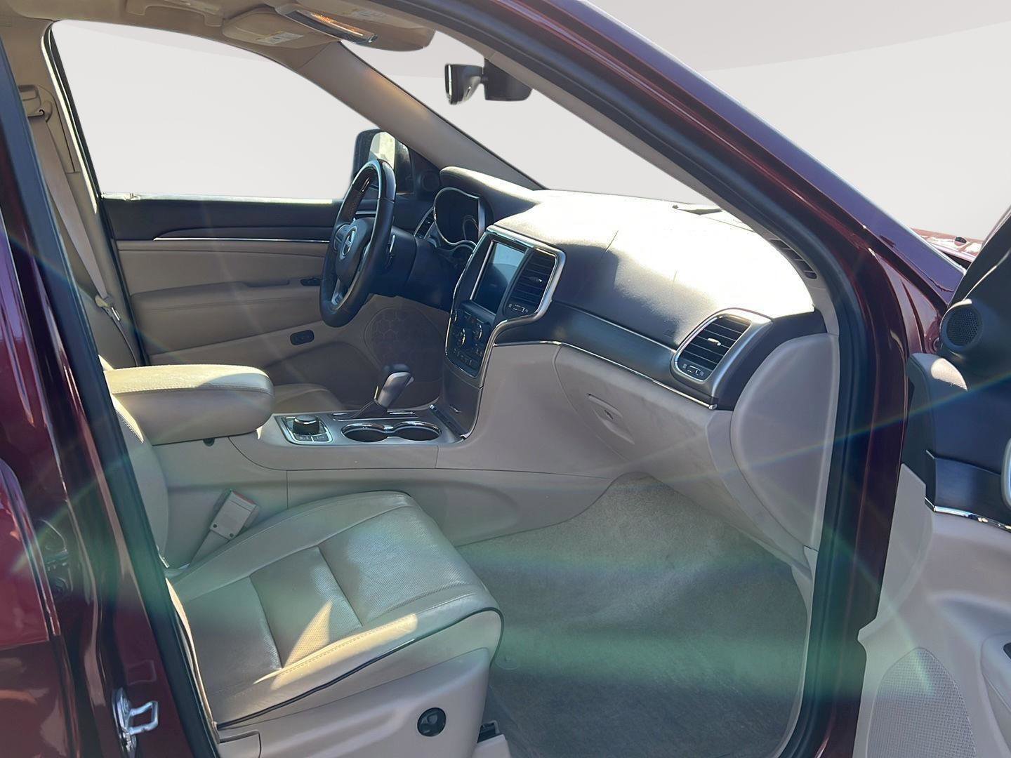 Used 2018 Jeep Grand Cherokee Overland image 19