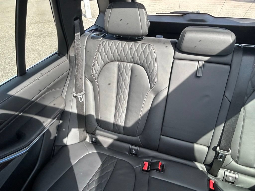 Used 2025 BMW X5 xDrive50e AWD/4WD image 12