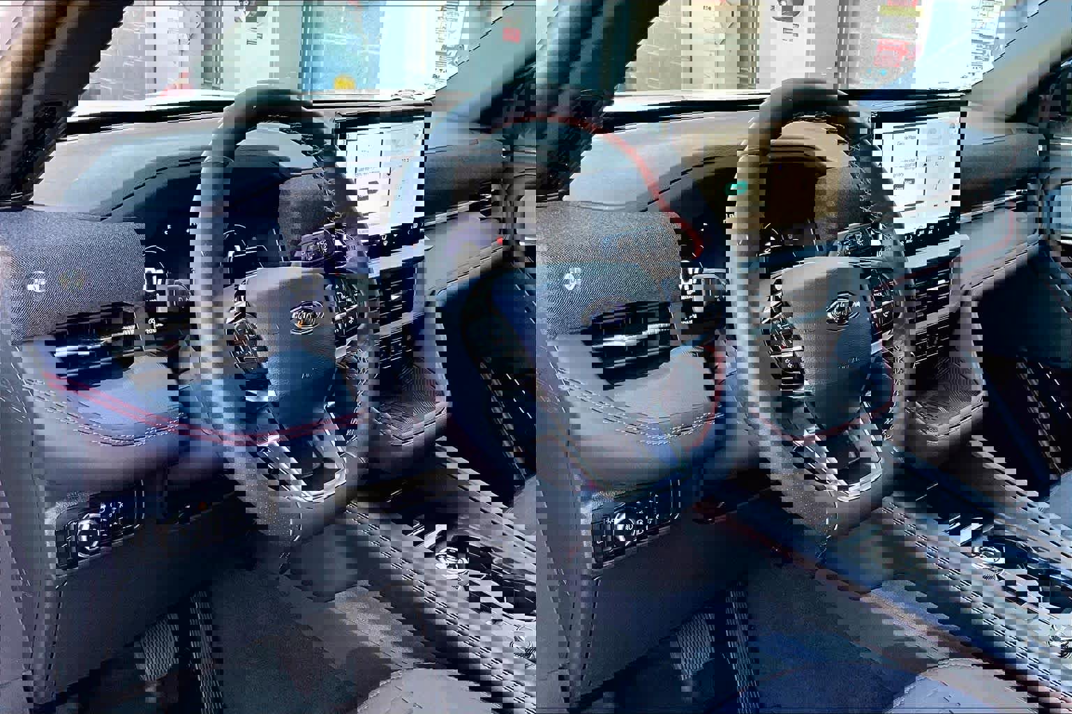 Used 2025 Ford Explorer ST-Line w/ Premium Package image 22