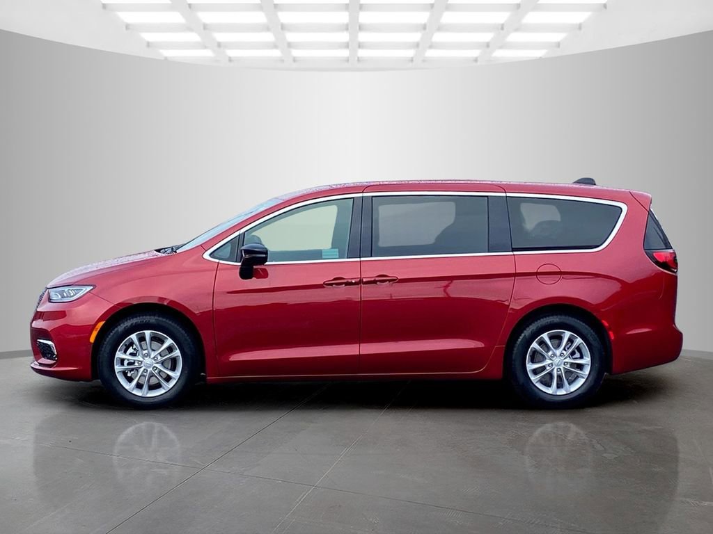 New 2026 Chrysler Pacifica Select image 2