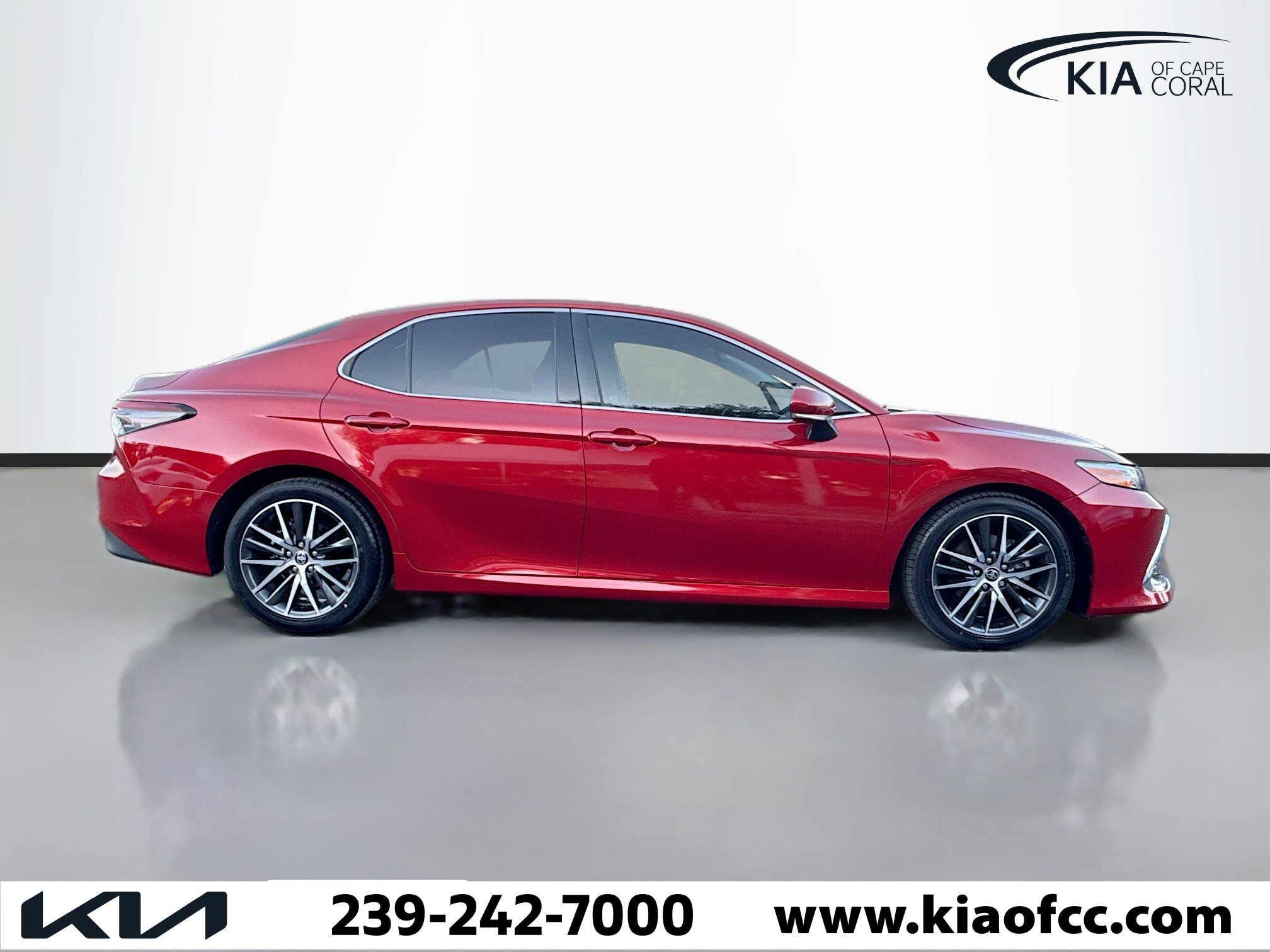 Used 2023 Toyota Camry XLE w/ Navigation Package image 6