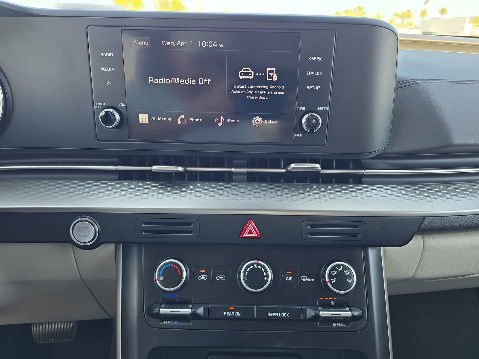 Used 2024 Kia Carnival LX FWD image 17