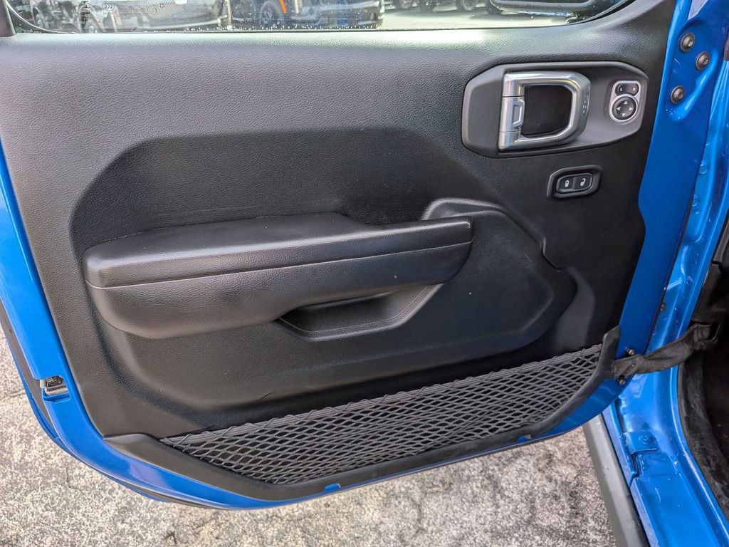 Used 2021 Jeep Gladiator Willys image 10