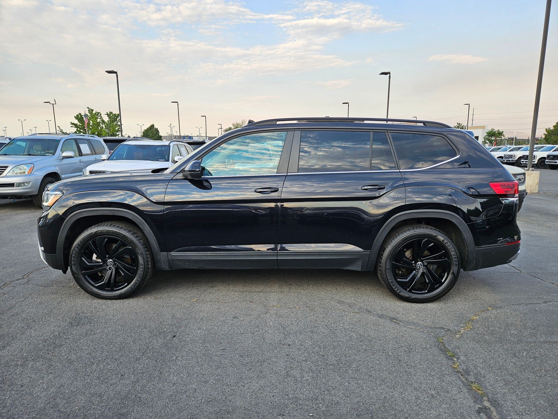 Used 2022 Volkswagen Atlas SE AWD/4WD image 9