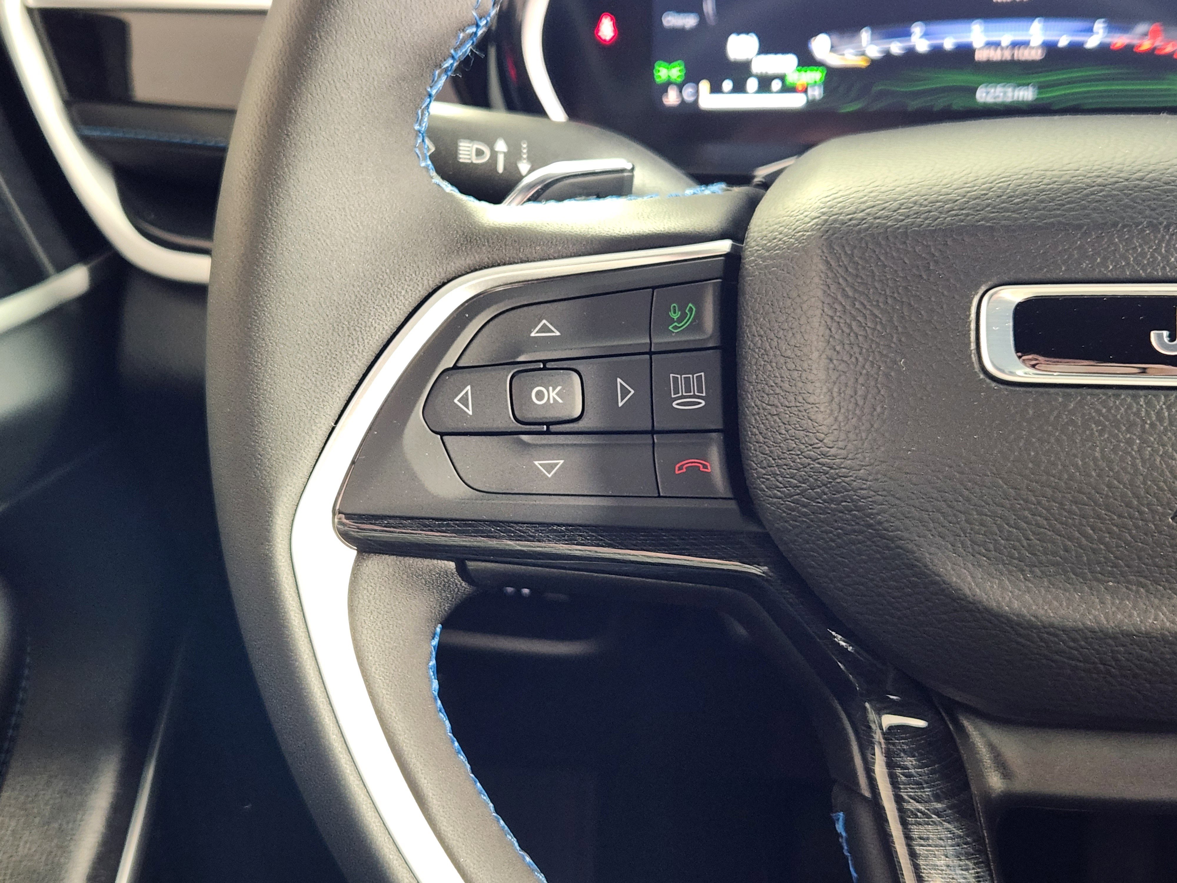 Used 2025 Jeep Grand Cherokee Trailhawk w/ Advanced Protech Group II image 18