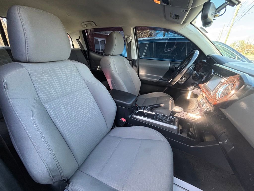 Used 2017 Toyota Tacoma SR5 w/ Tow Package image 15