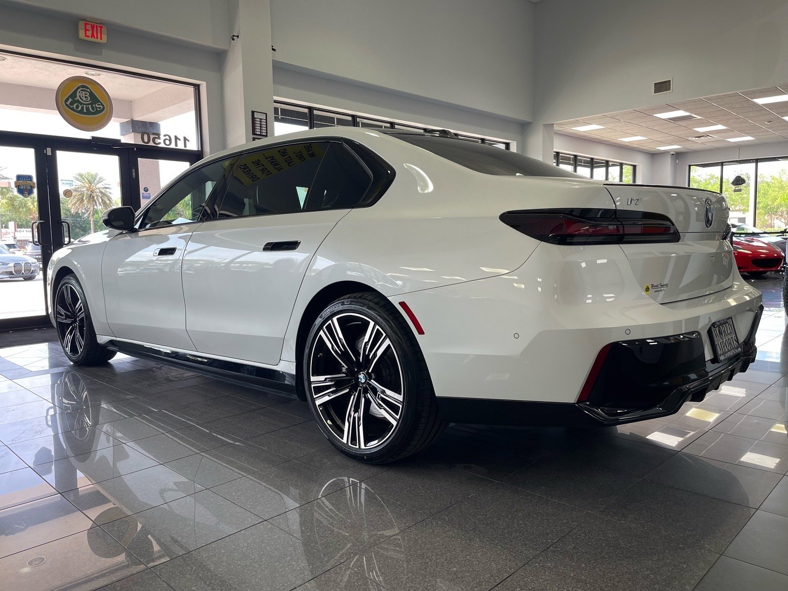 Used 2024 BMW i7 xDrive60 AWD/4WD image 3