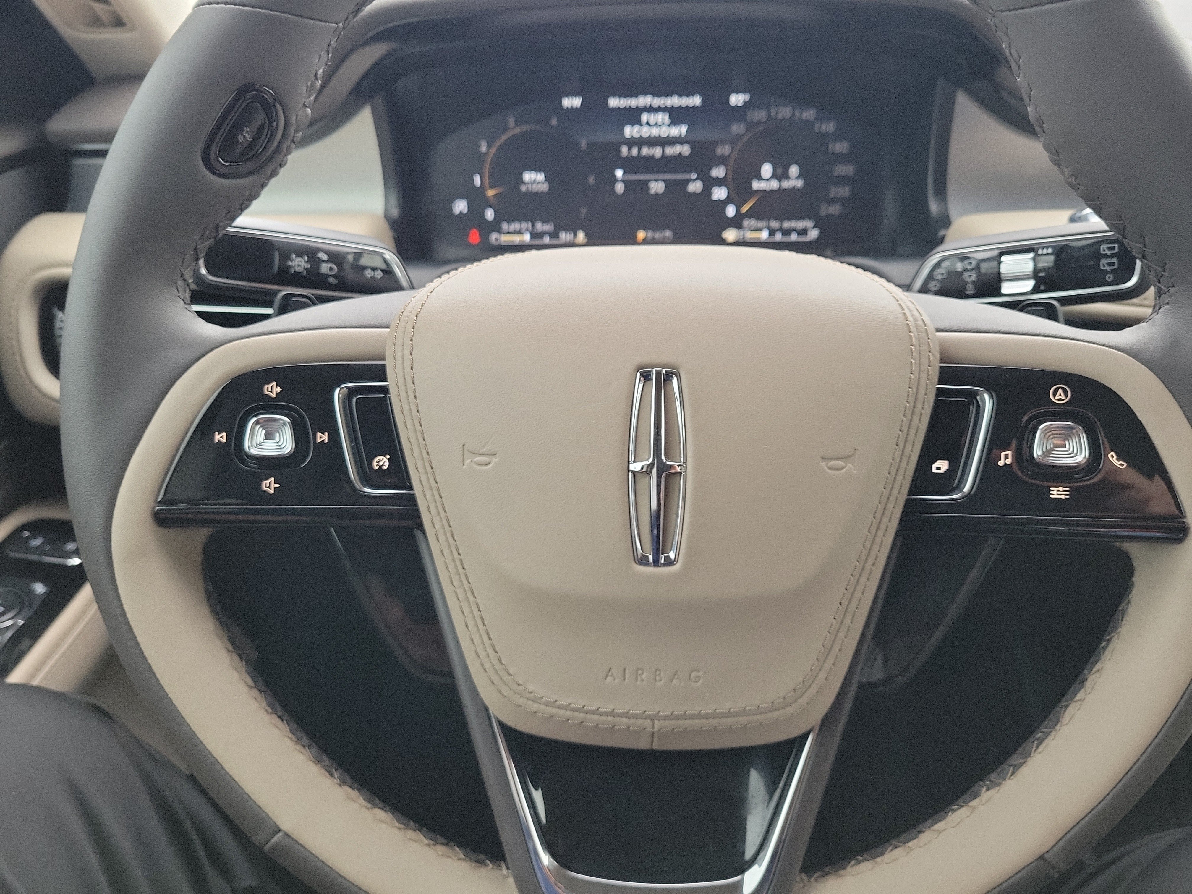 Used 2023 Lincoln Aviator AWD w/ Class IV Trailer Tow Package image 29