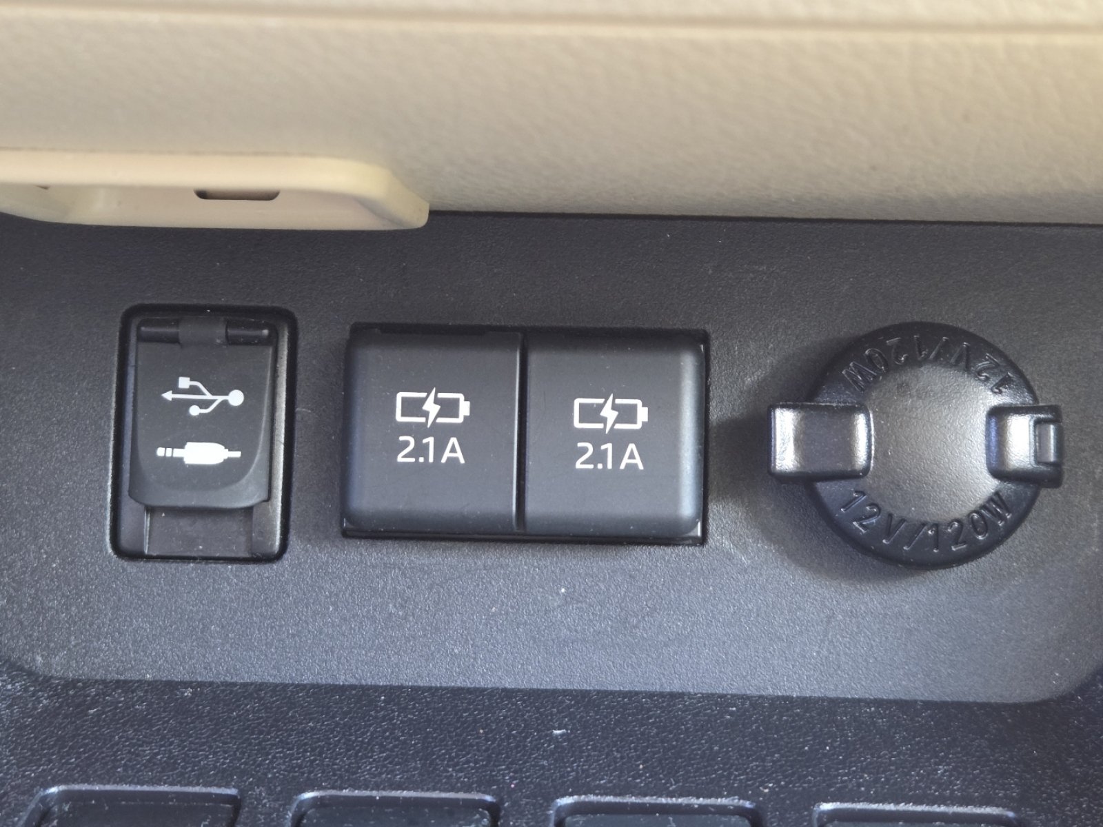 Used 2019 Toyota Highlander XLE AWD/4WD image 9