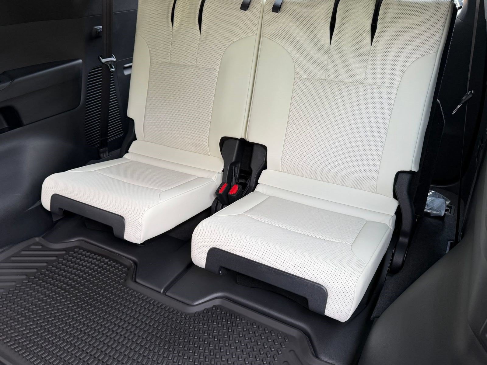 New 2026 Lexus LX 600 4WD w/ Appearance Package image 36