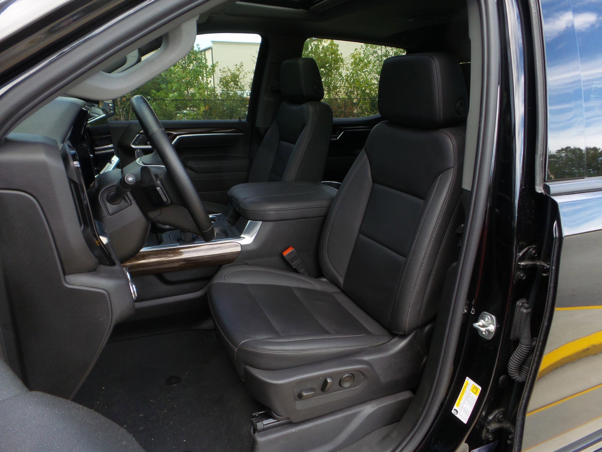 Used 2025 GMC Sierra 1500 Elevation w/ Elevation Premium Package image 8
