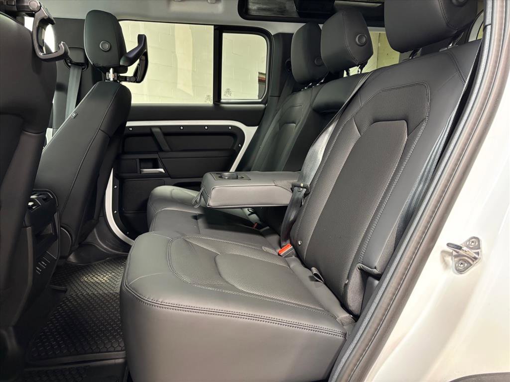 Used 2026 Land Rover Defender 110 S image 28