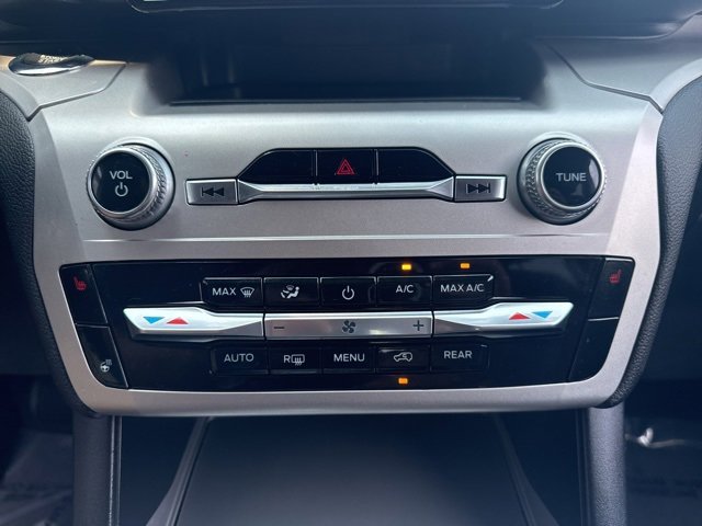 Used 2022 Ford Explorer XLT w/ Equipment Group 202A image 16