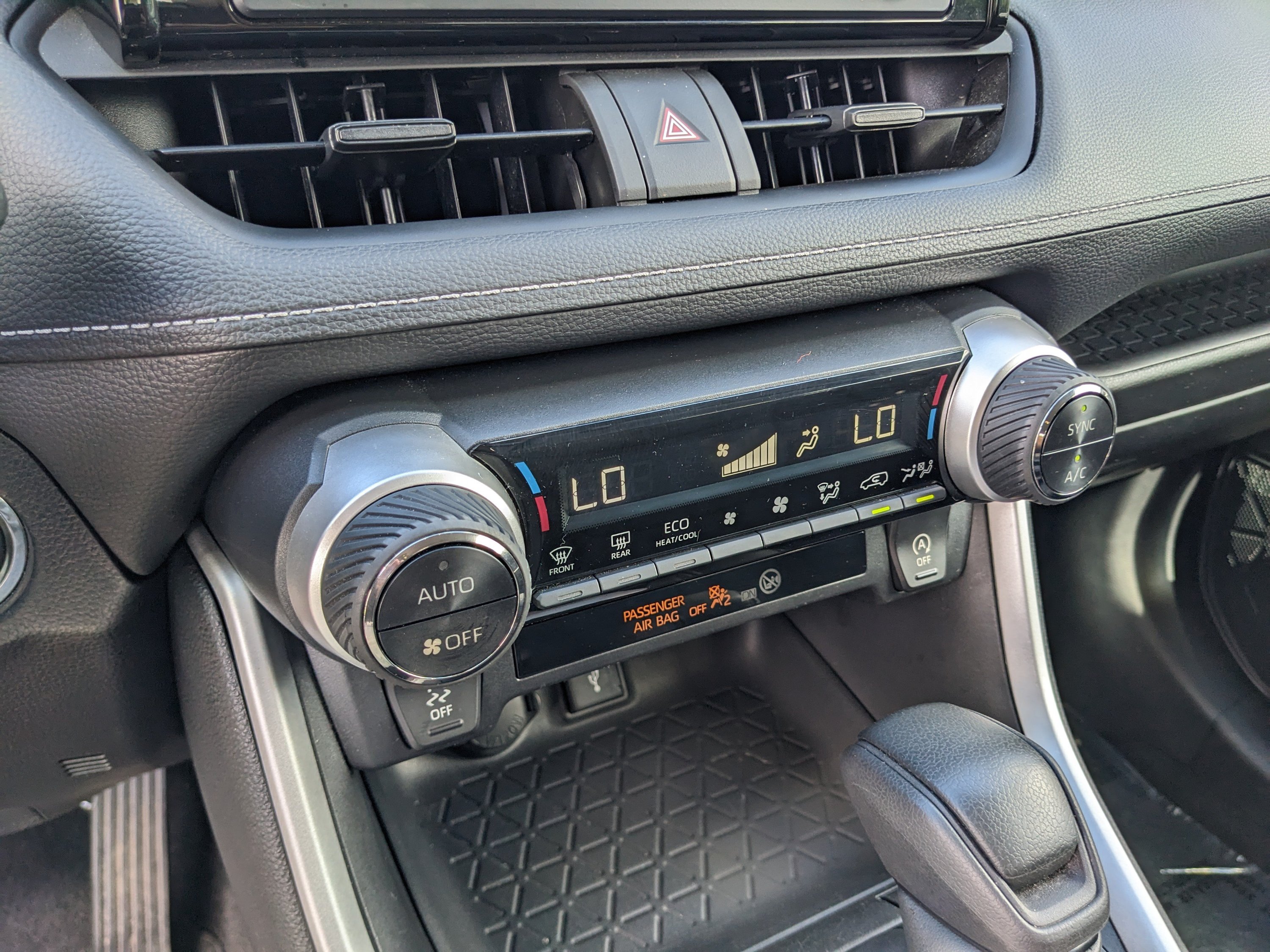 Used 2022 Toyota RAV4 XLE FWD image 24