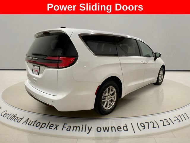 Used 2025 Chrysler Pacifica Select FWD image 5
