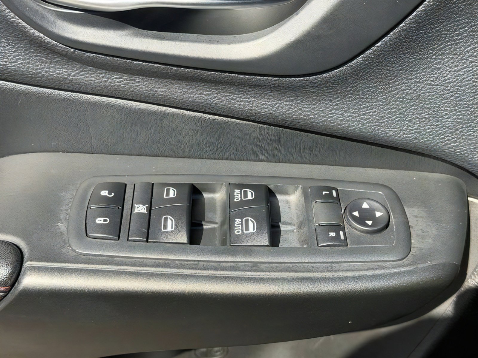 Used 2019 Jeep Cherokee Trailhawk w/ Comfort/Convenience Group image 17