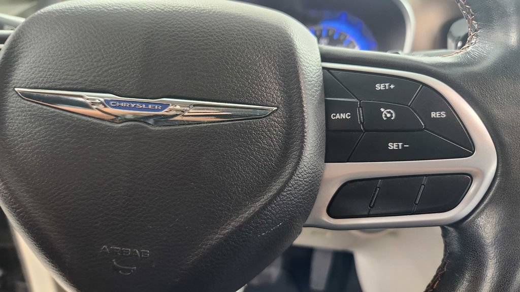 Used 2017 Chrysler Pacifica Touring-L Plus FWD image 28
