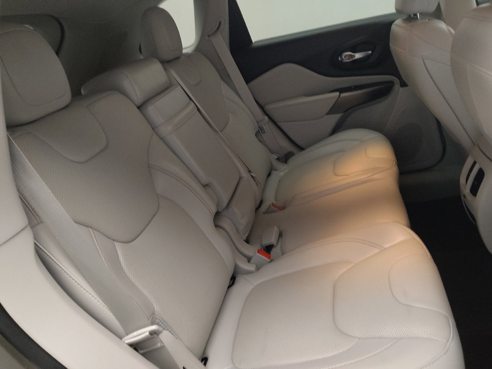 Used 2019 Jeep Cherokee Limited w/ Luxury Group AWD/4WD image 19