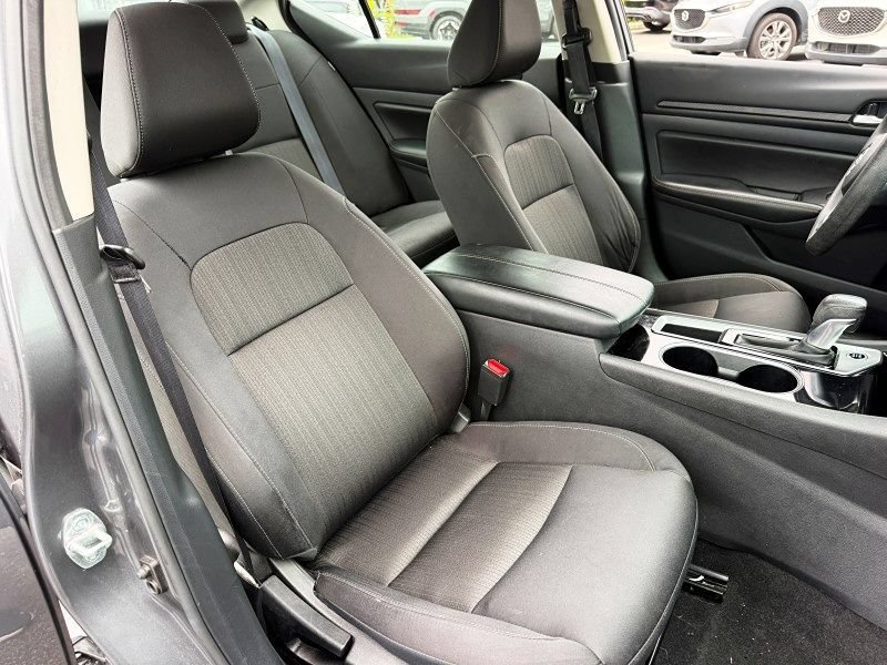Used 2024 Nissan Altima 2.5 SV FWD image 14