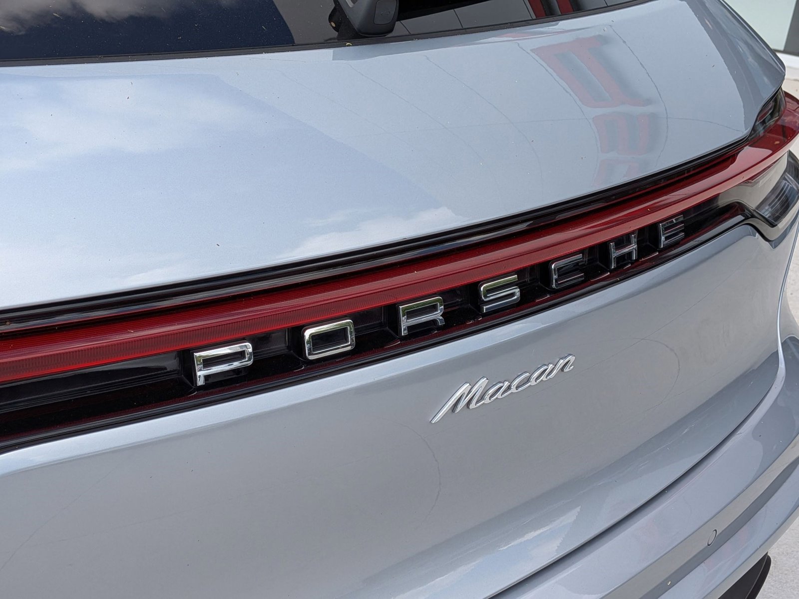 Certified 2024 Porsche Macan image 13