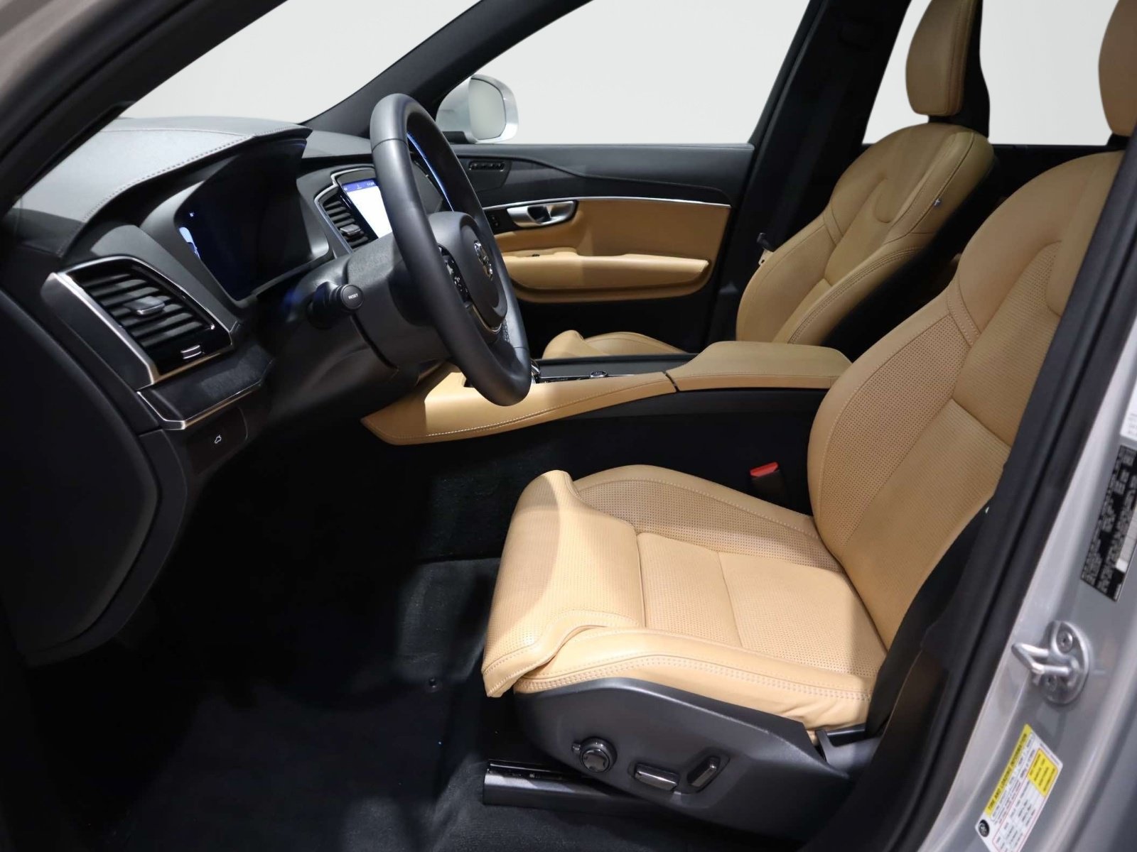 Used 2024 Volvo XC90 B6 Ultimate w/ Protection Package Premier AWD/4WD image 17
