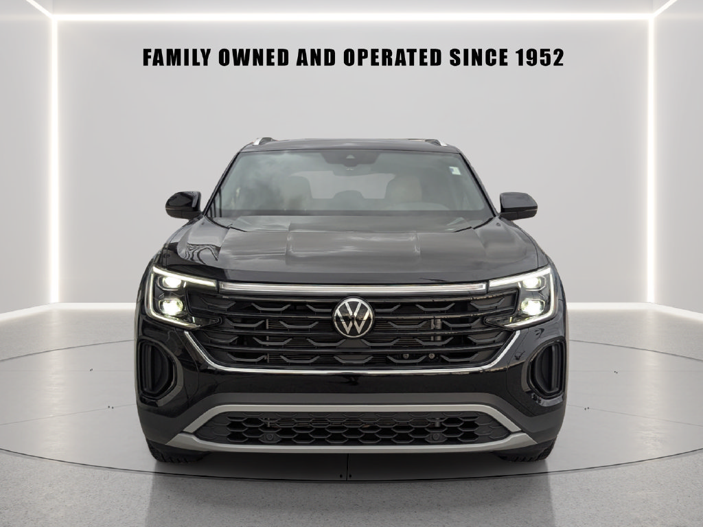 Certified 2025 Volkswagen Atlas Cross Sport SE FWD image 3