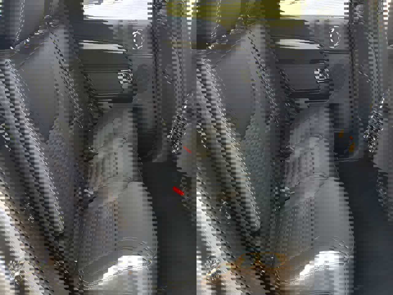 Used 2025 Land Rover Discovery Dynamic SE AWD/4WD image 22