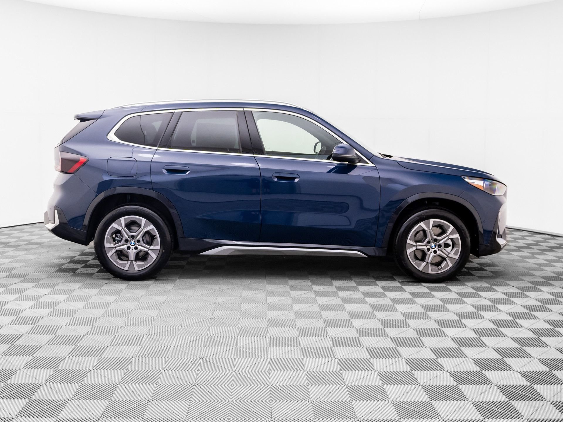New 2026 BMW X1 xDrive28i AWD/4WD image 7