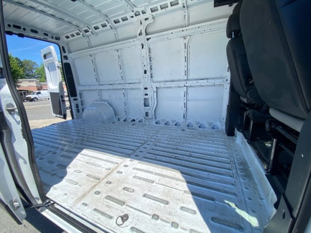 Used 2024 RAM ProMaster 2500 w/ Convenience Group FWD image 9