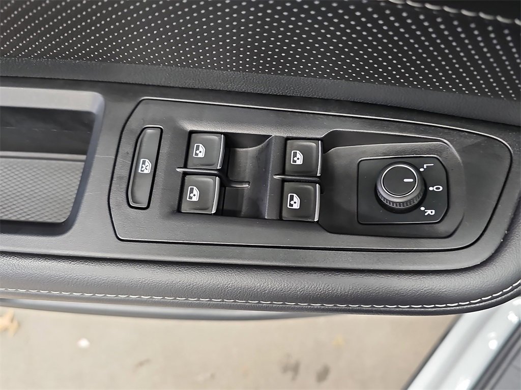 Used 2025 Volkswagen Atlas SE image 28