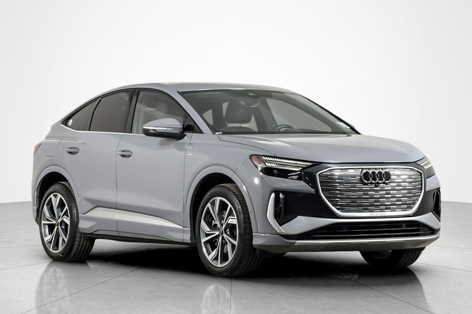 Used 2023 Audi Q4 e-tron Prestige AWD/4WD image 7