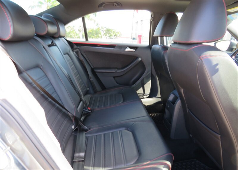 Used 2017 Volkswagen Jetta GLI FWD image 19