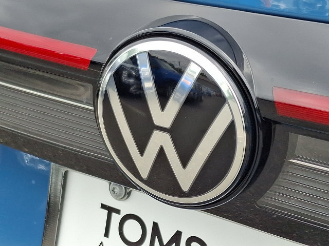Used 2025 Volkswagen Taos SE w/ Panoramic Sunroof Package AWD/4WD image 18
