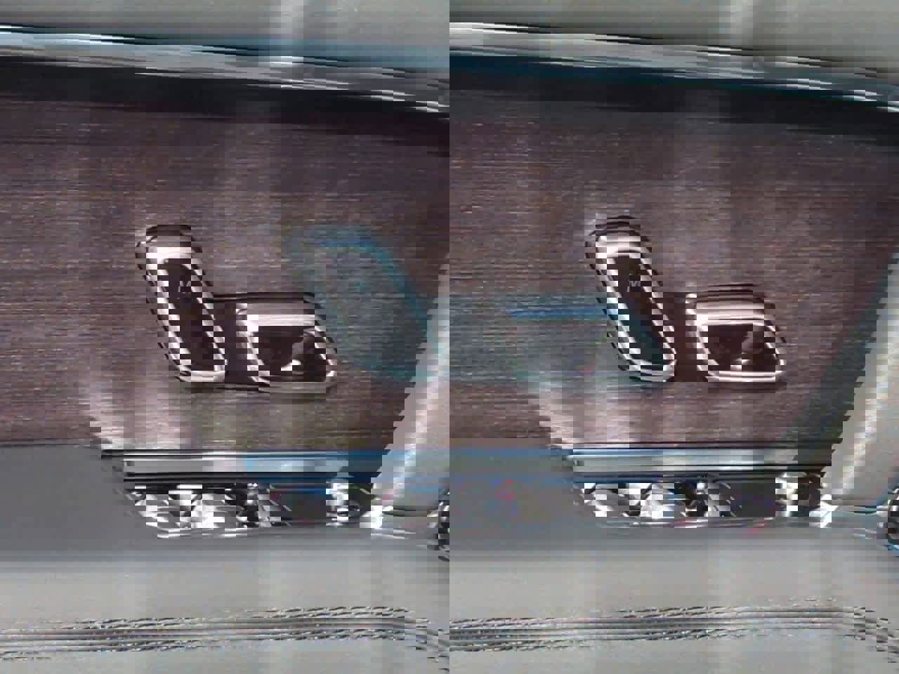 New 2025 Land Rover Range Rover SE image 16