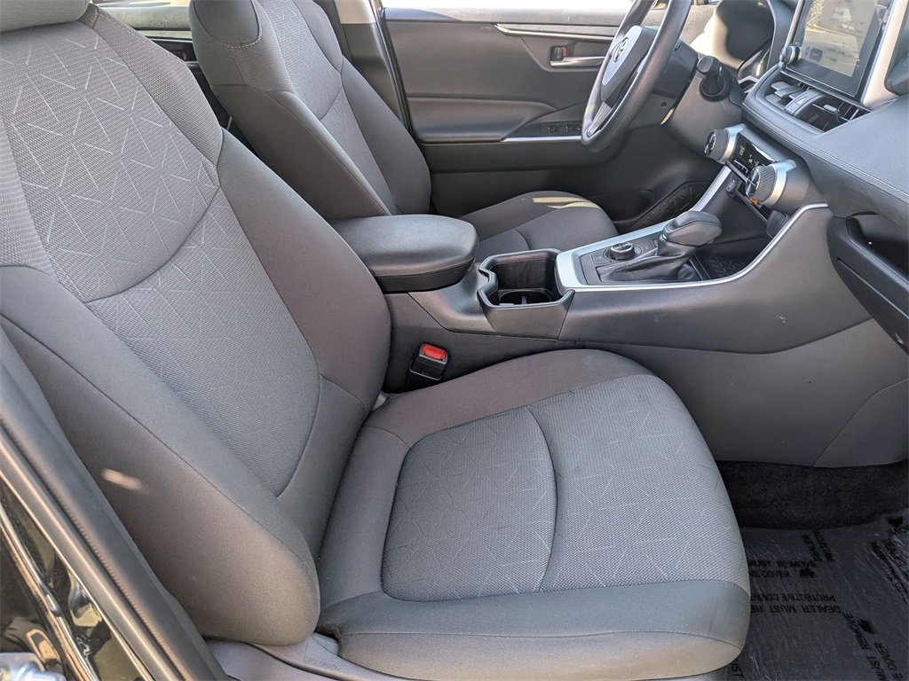Used 2025 Toyota RAV4 XLE image 32