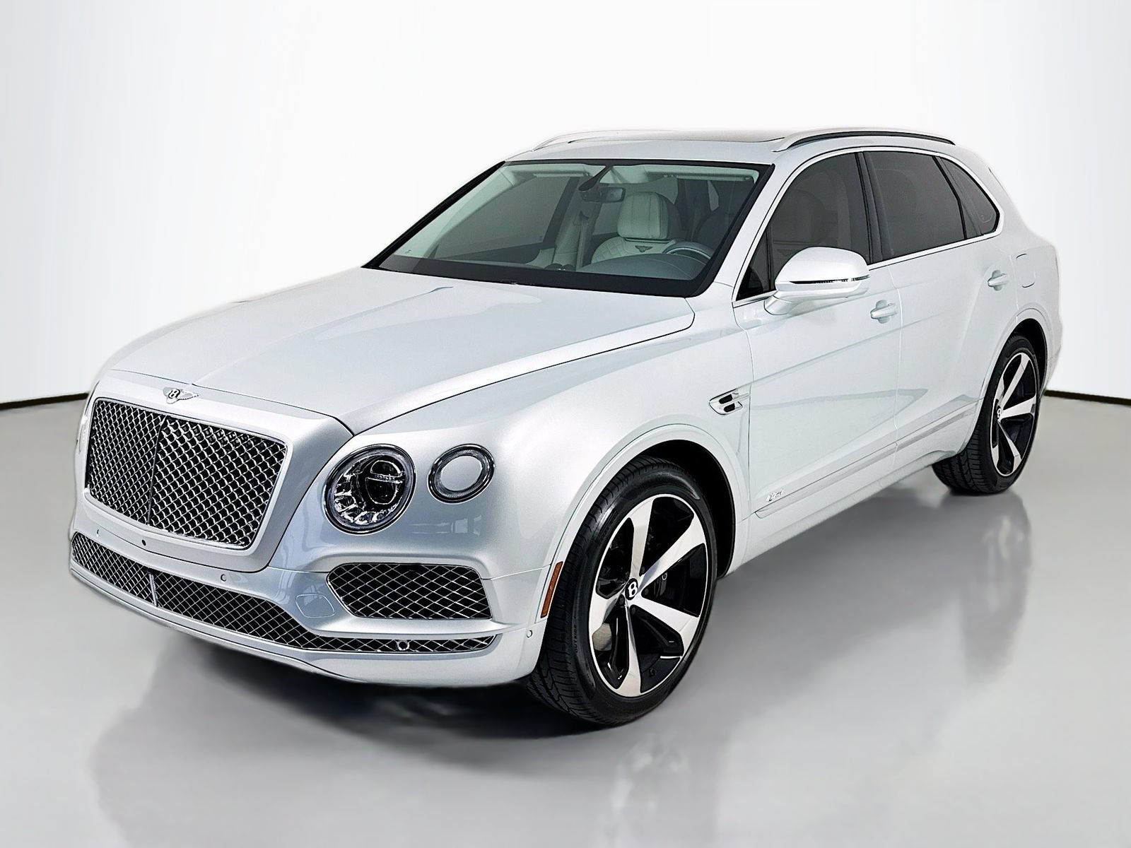 Certified 2020 Bentley Bentayga Plug-In Hybrid AWD/4WD image 3