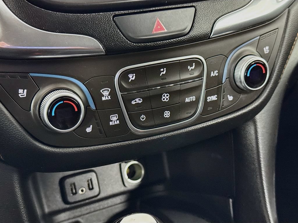 Used 2018 Chevrolet Equinox Premier FWD image 16